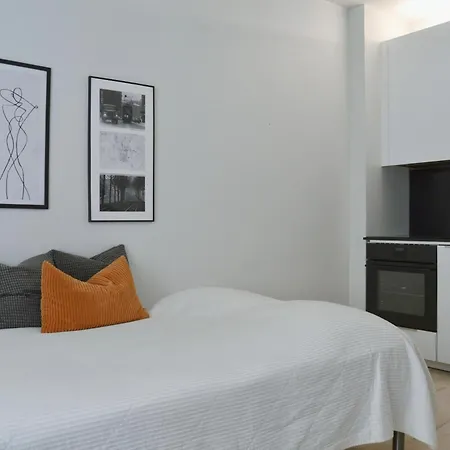 Modern And Bright With Location Apartment
