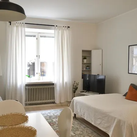 Modern And Bright With Location Apartment